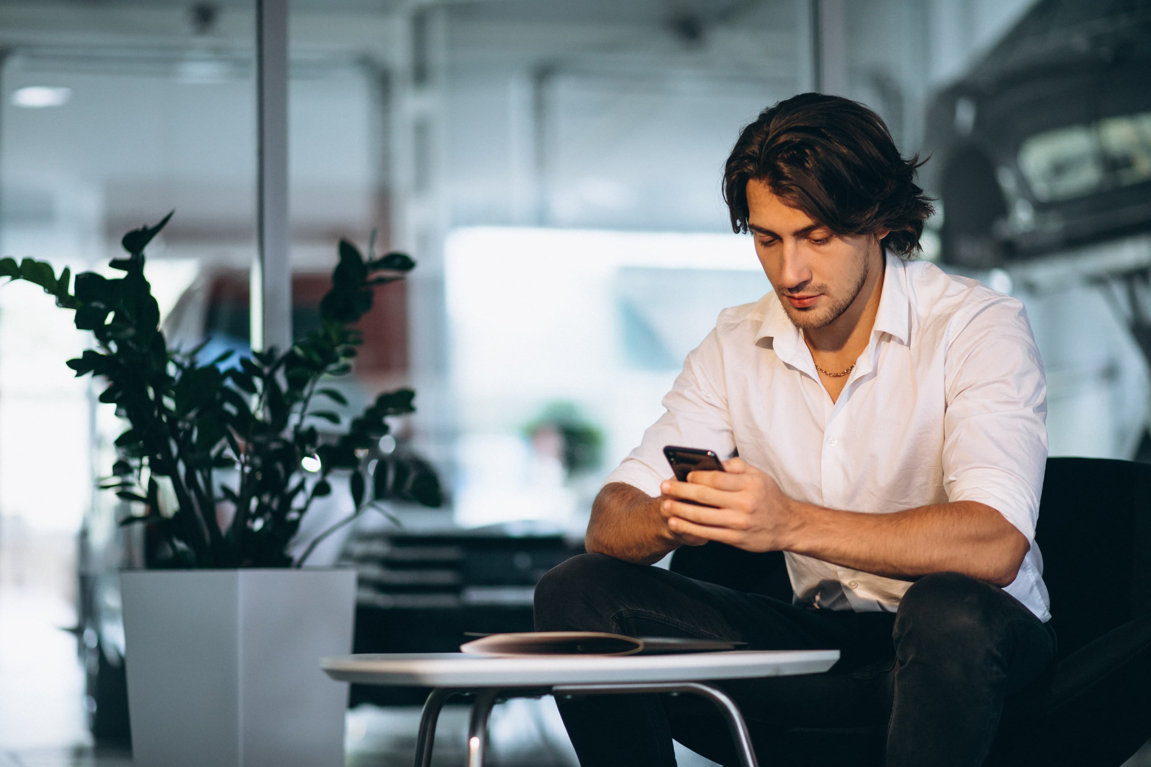 Employee using CCP on a mobile device